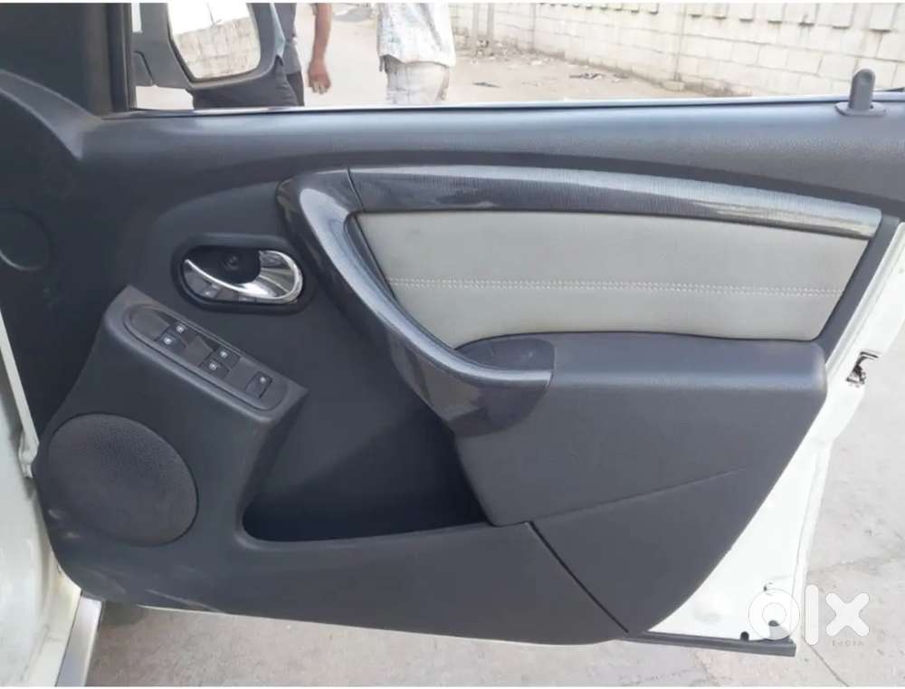 Renault Duster Rxz  2016 Diesel 125000 Km Driven,1 St Owner,full Insur