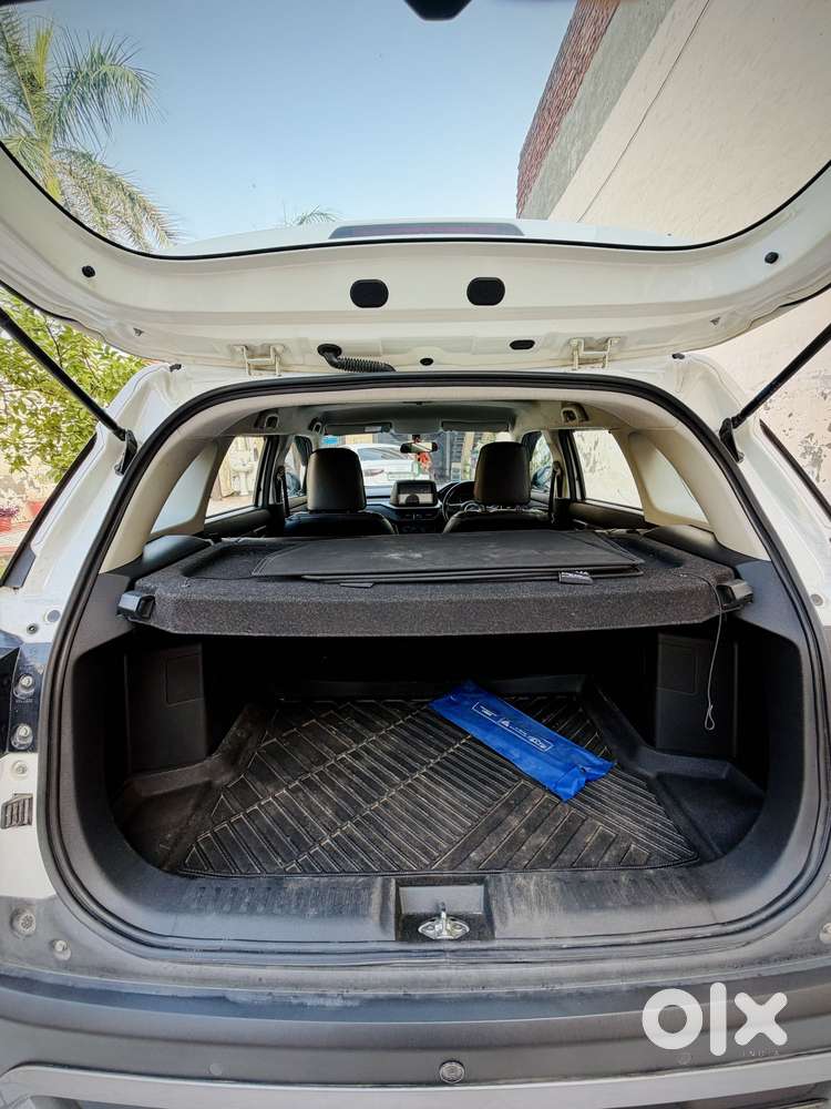 Maruti Suzuki Brezza 1.5 Lxi Smart Hybrid, 2024, Petrol