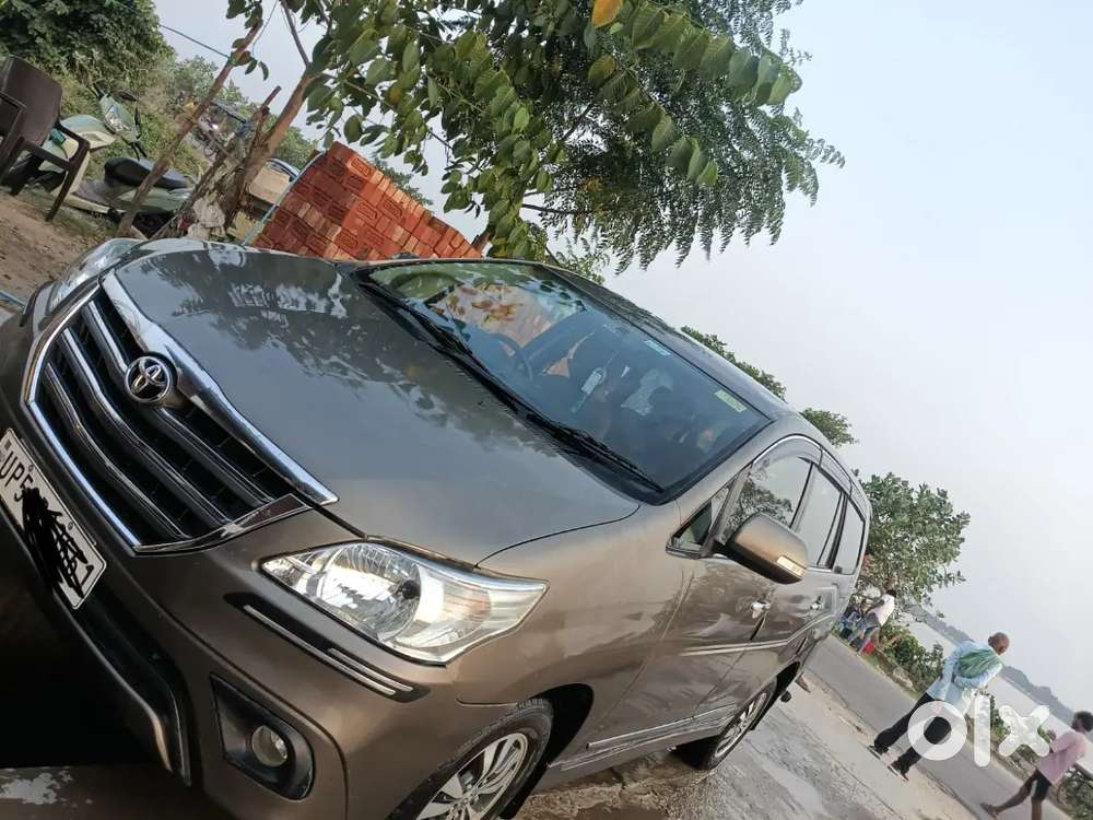 Toyota Innova 2015