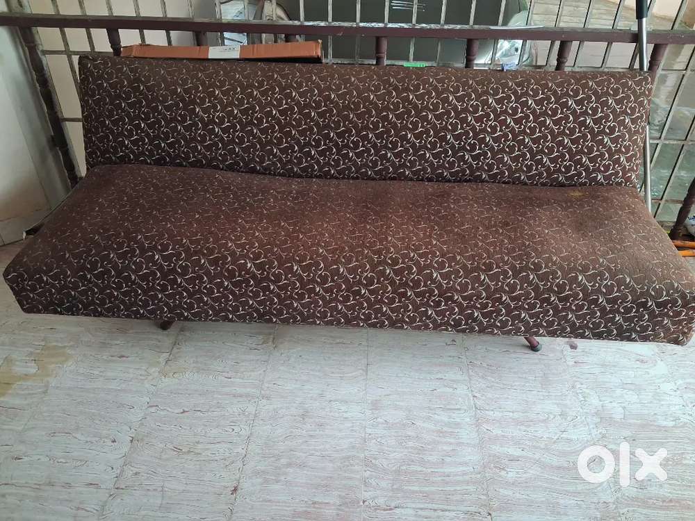 A sofa set,traditional,Well maintained