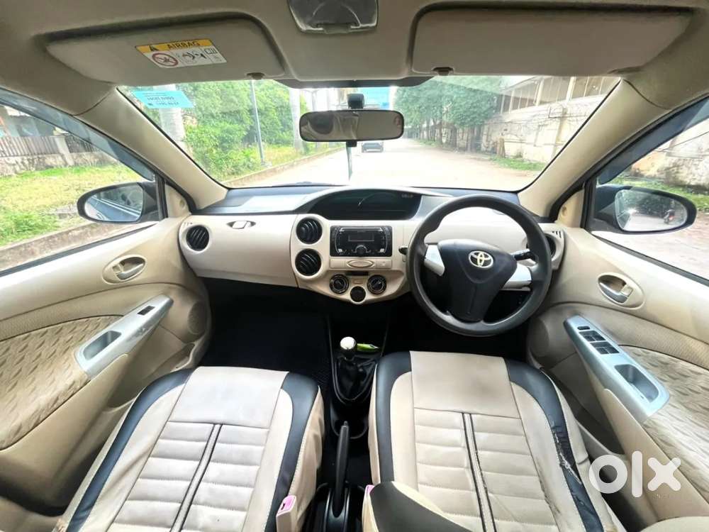 Toyota Etios Liva V Dual Tone, 2017, Petrol
