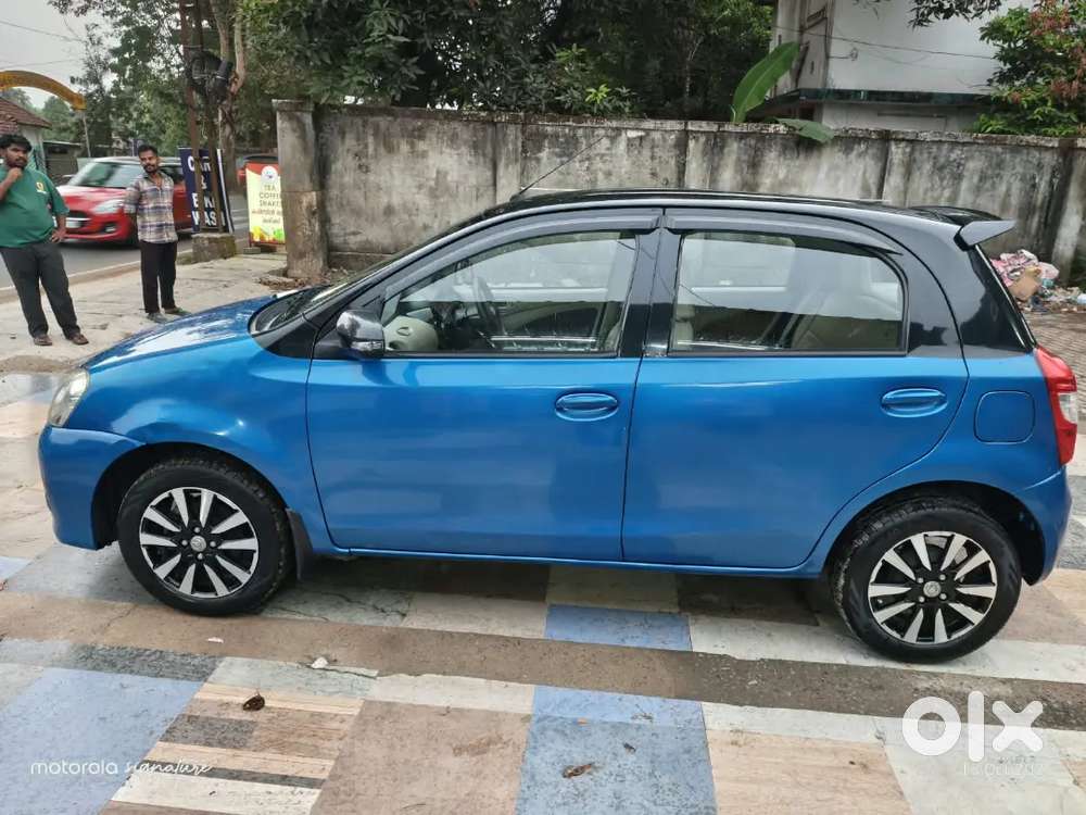Toyota Etios Liva V Limited Blue Black Edition &ndash; Dual Tone