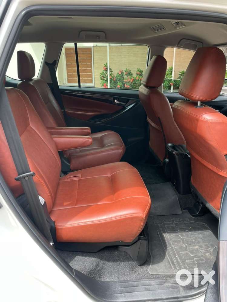 Toyota Innova Crysta [2020-ongoing] 2.4 Gx 7 Str, 2025, Diesel