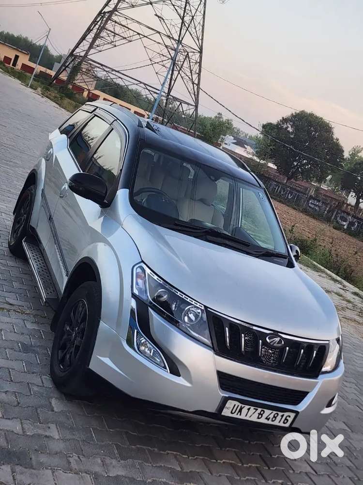 Mahindra Xuv W10 
Sunroof 
Electronic Seats 
Ac
Power Windows