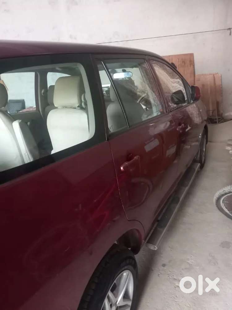 Toyota Innova 2010 Tyre 75 Persent With Wheel