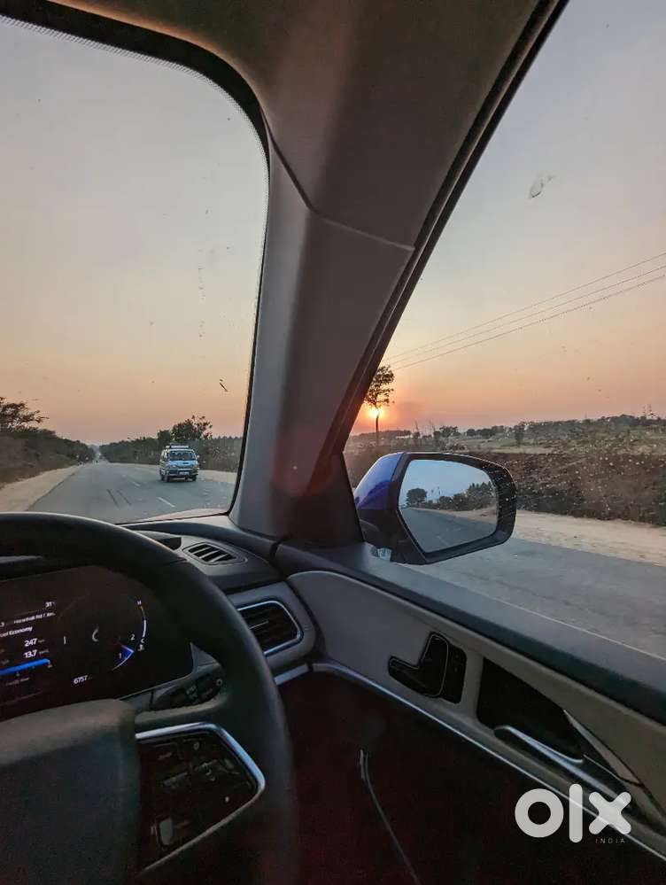 Mahindra Xuv700 2021 Petrol 18000 Km Driven