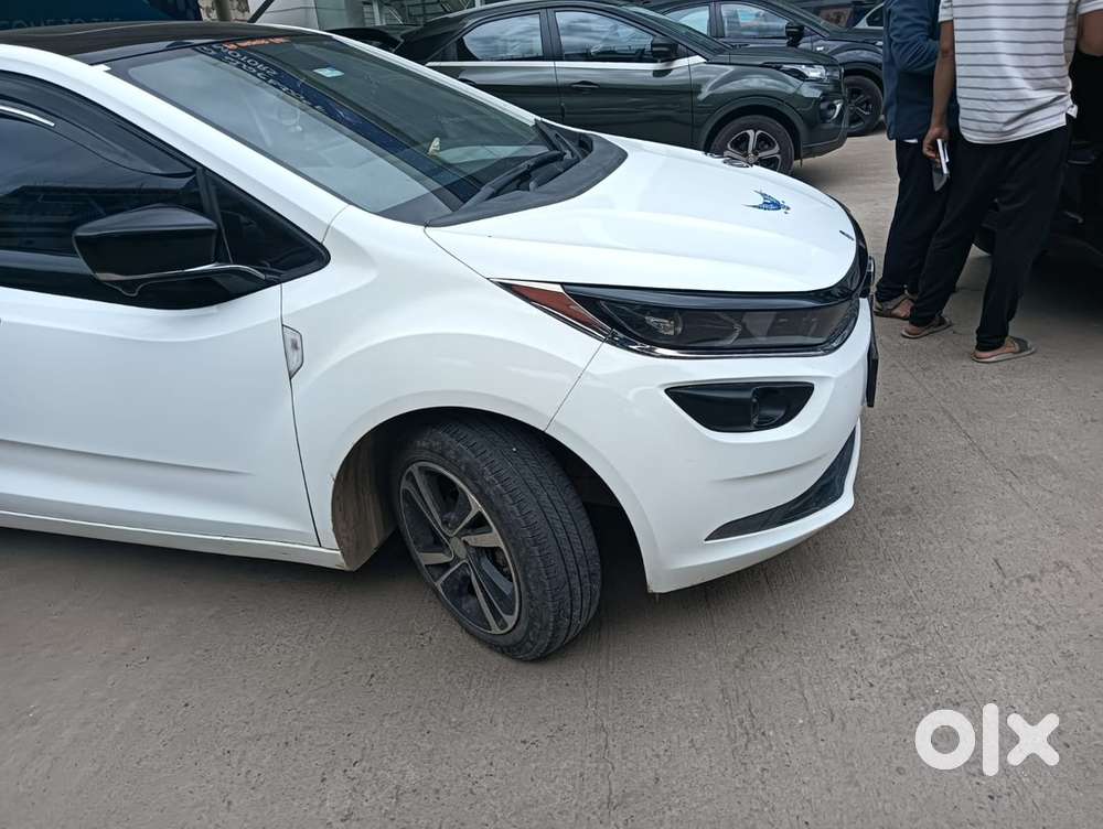 Tata Altroz Petrol 2024