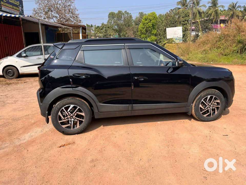 Mahindra Xuv300 Ax5 Petrol 2024