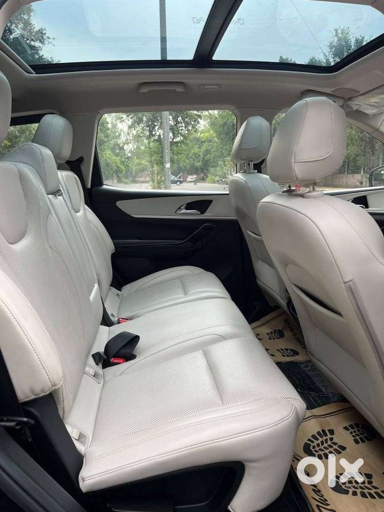 Mahindra Xuv700 2.0 Ax 7 Petrol At Luxury Pack Str, 2024, Petrol