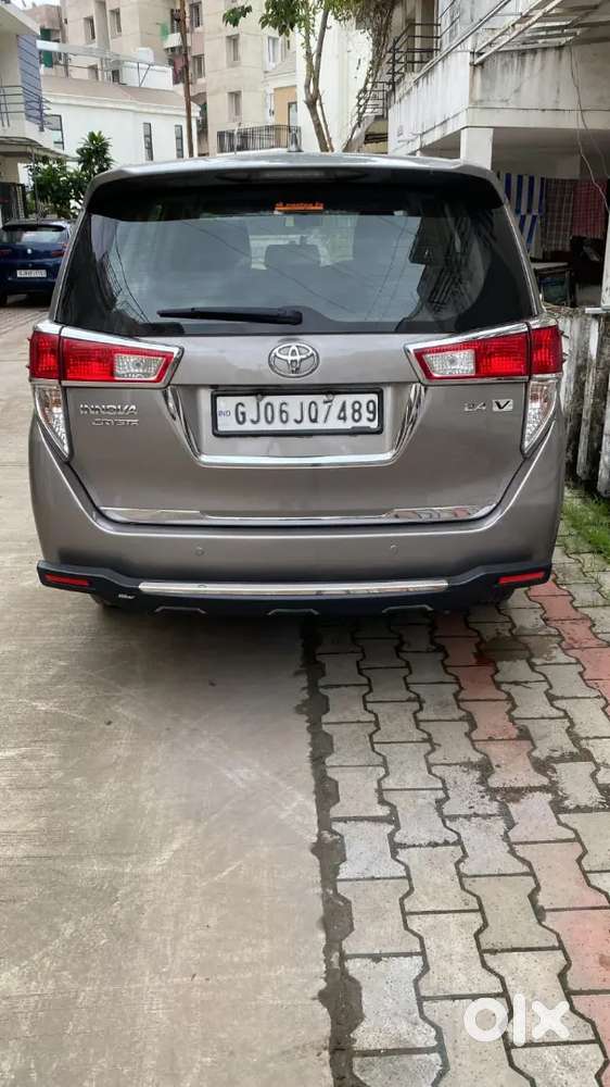 Toyota Innova Crysta 2.4 V 2016