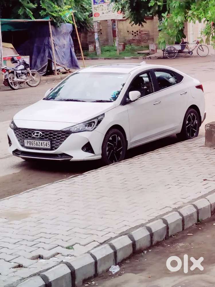 Verna Top Model With Ventilation Seat,led Light, Service Centre Record
