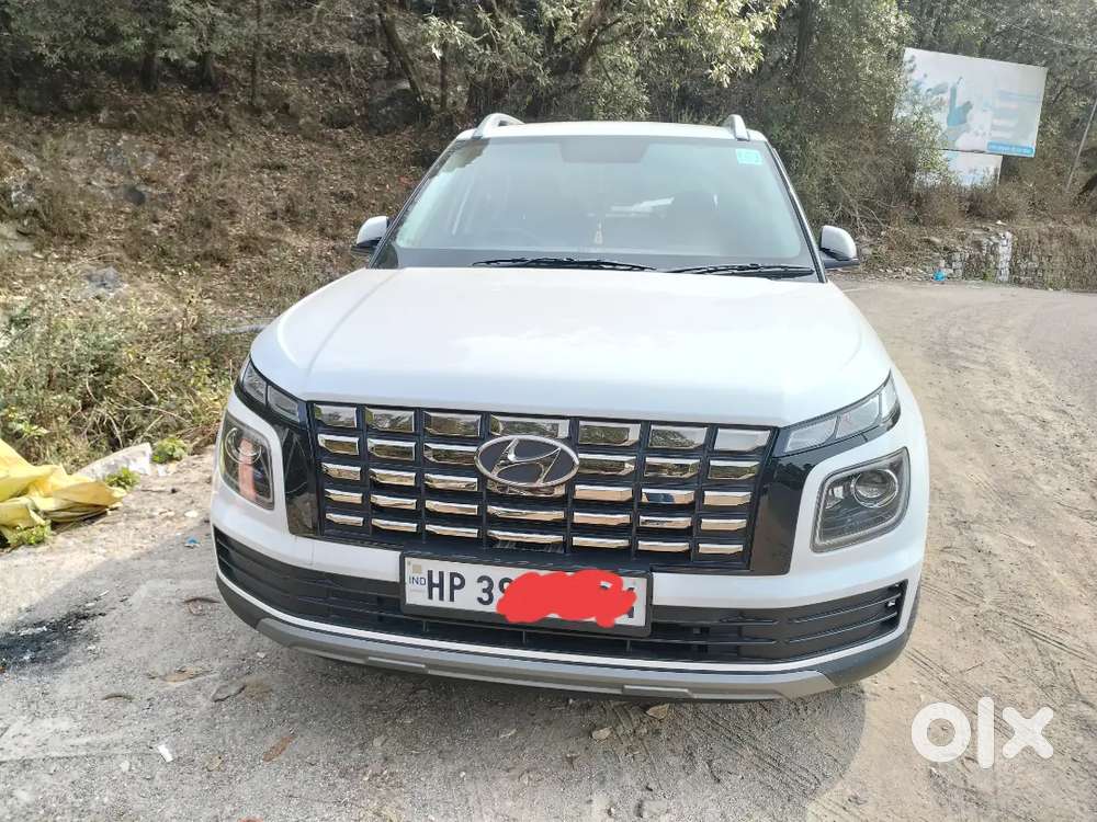 Hyundai Venue 2025 Petrol 3000 Km Driven