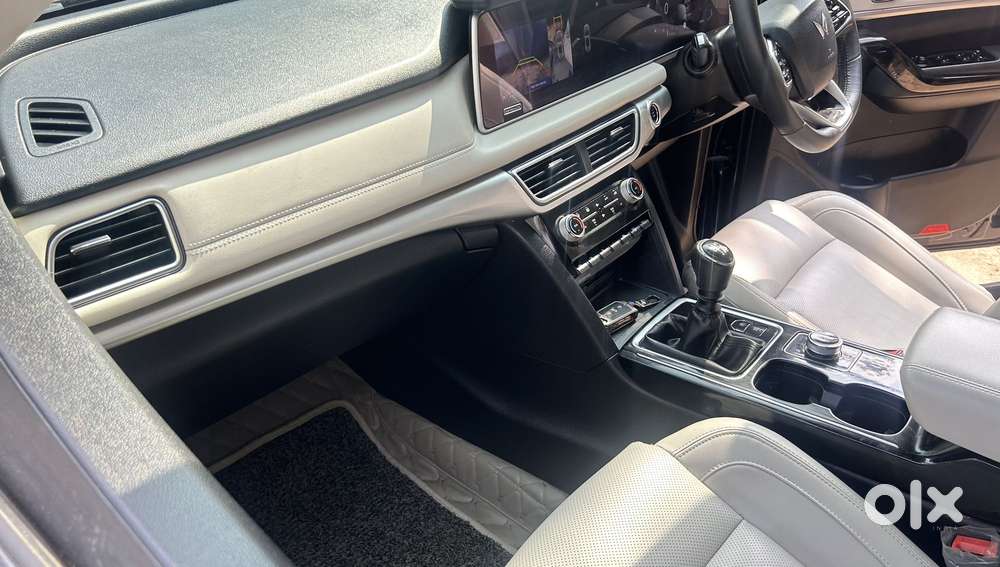 Mahindra Xuv700 2.2 Ax 7 Diesel Mt Luxury Pack Str, 2022, Diesel