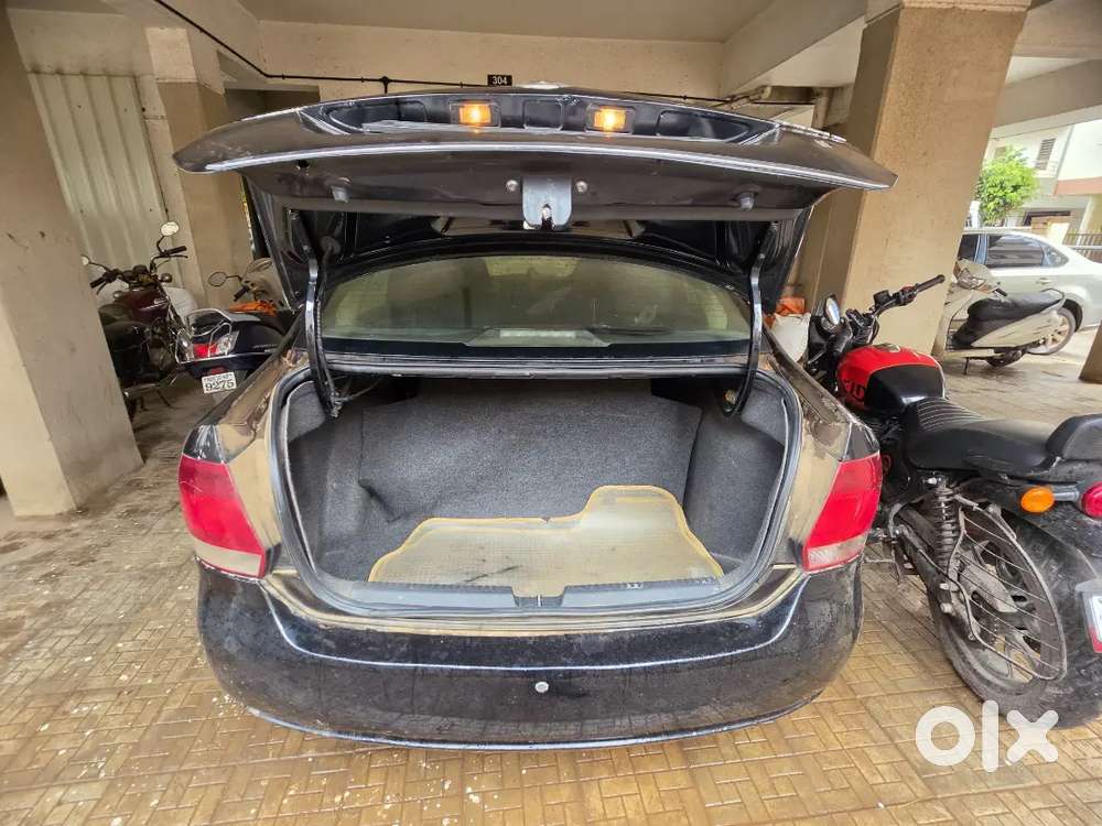 Volkswagen Vento 2012 1.6 Highline Manual