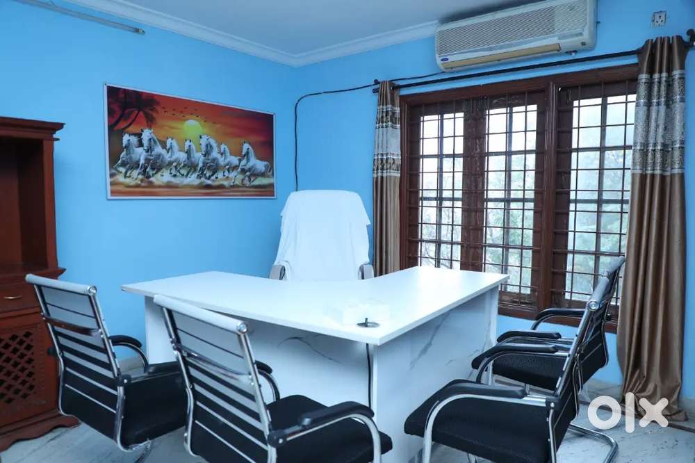 OFFICE BOSS TABLE AND PLASTIC CHAIRS