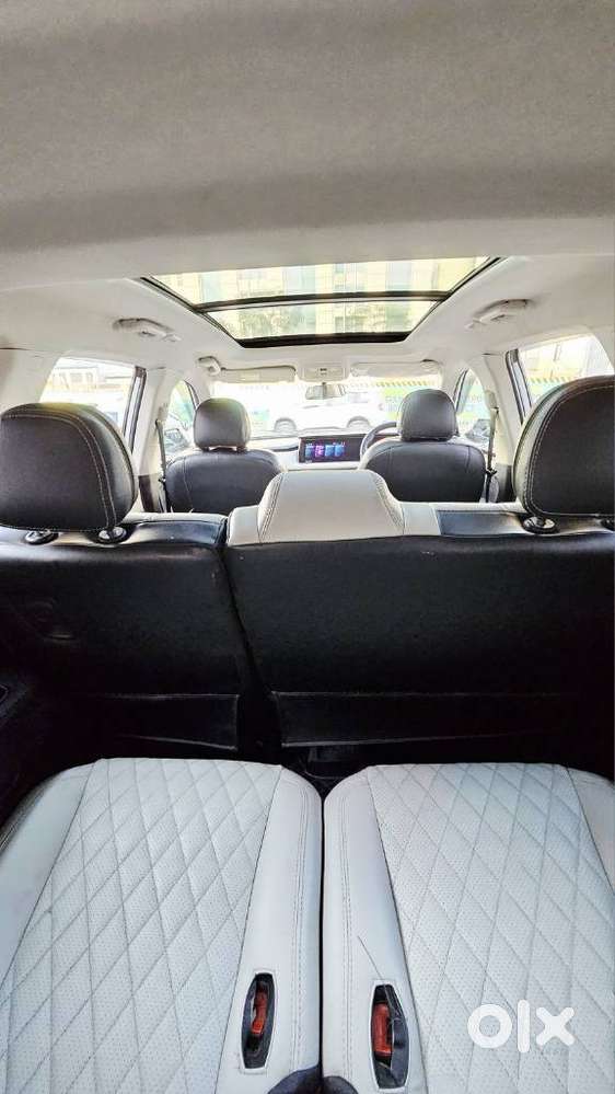 Mahindra Xuv700 2.0 Ax 5 Petrol Mt 7 Str, 2022, Petrol