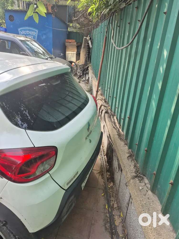 A Renault Kwid Rxt 0.8 In White Colour Only 30,000 Km Driven Hr Number