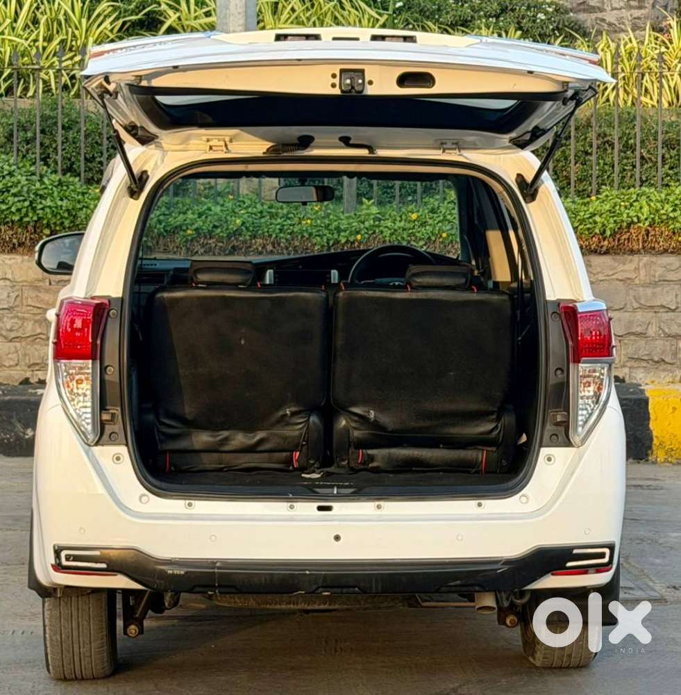 Kia Carens, 2023, Petrol