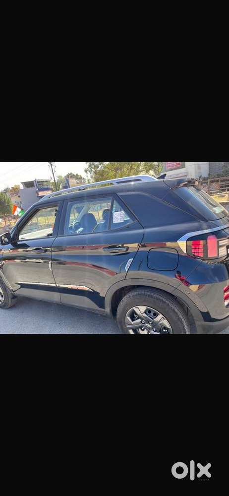 Hyundai Venue 2024 Petrol 26563 Km Driven