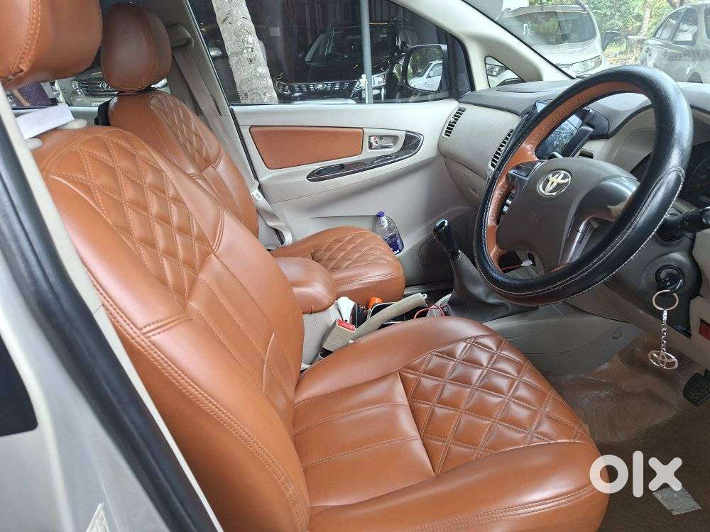 Toyota Innova 2.5 Z Diesel 7 Seater Bs Iv, 2014, Diesel