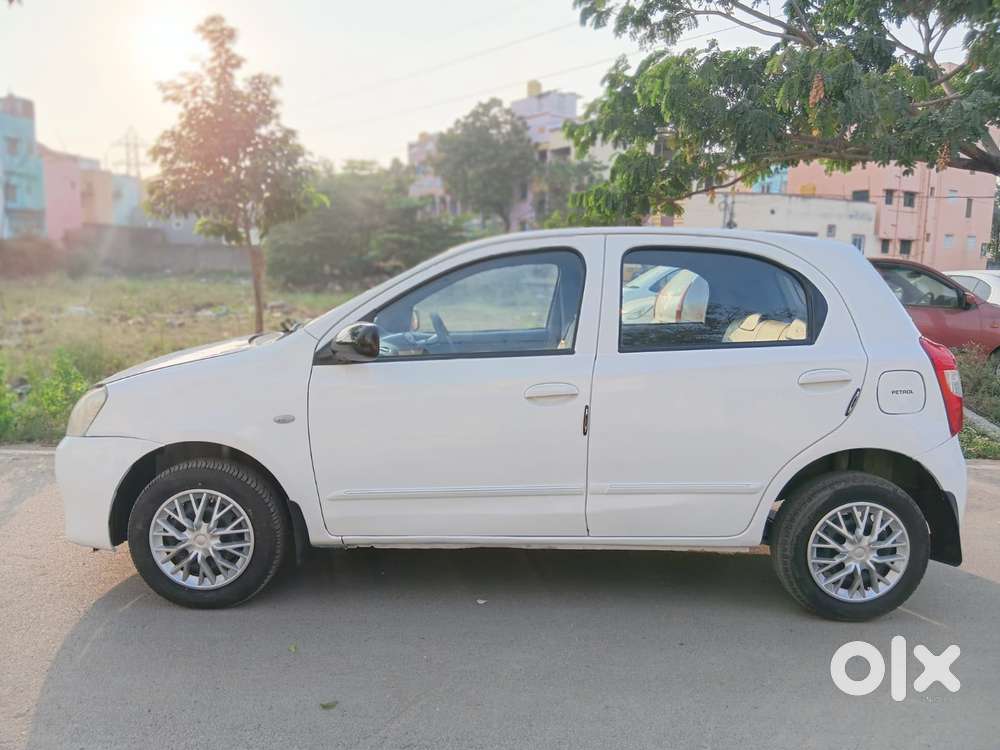 Toyota Etios Liva 2013-2014 G, 2013, Petrol
