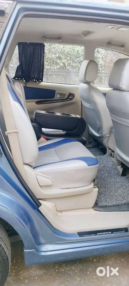 Toyota Innova 2.5 V 7seater Crysta Edition, 2012, Diesel