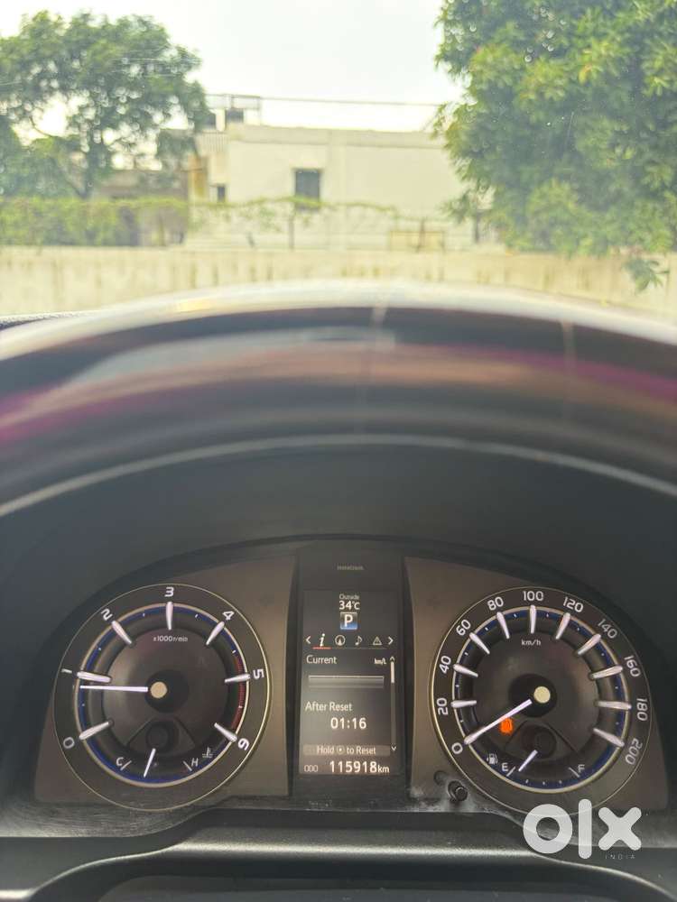 Toyota Innova Crysta, 2017
