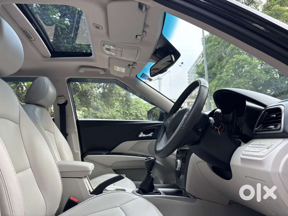 Mahindra Xuv300 W8, 2023, Petrol