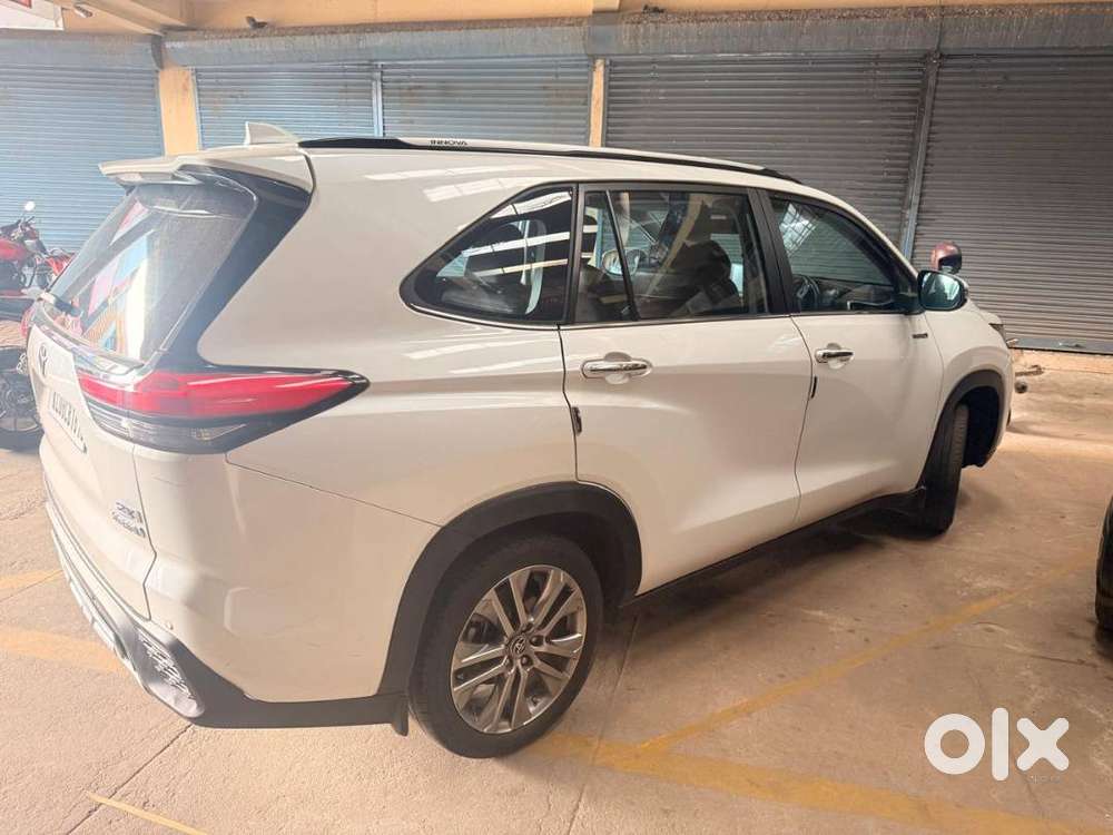 Toyota Innova Hycross 2013