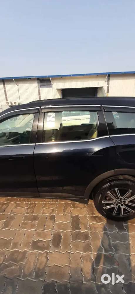 Mahindra Xuv700 2023 Diesel 60500 Km Driven