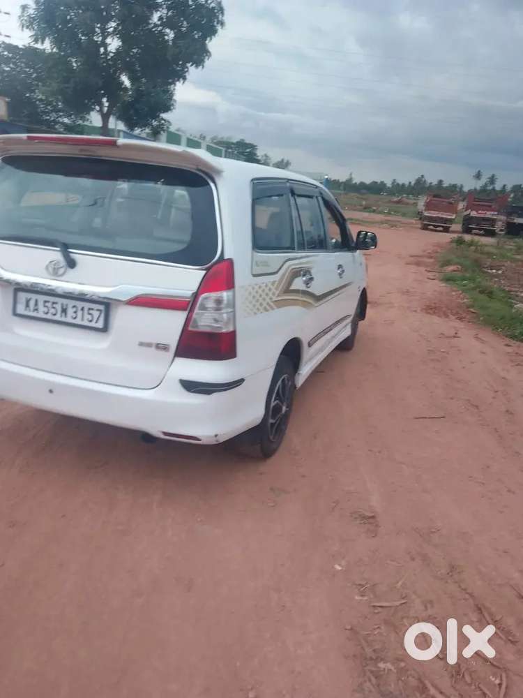 Toyota Innova 2.5 G Diesel  2010 Model  7-seater