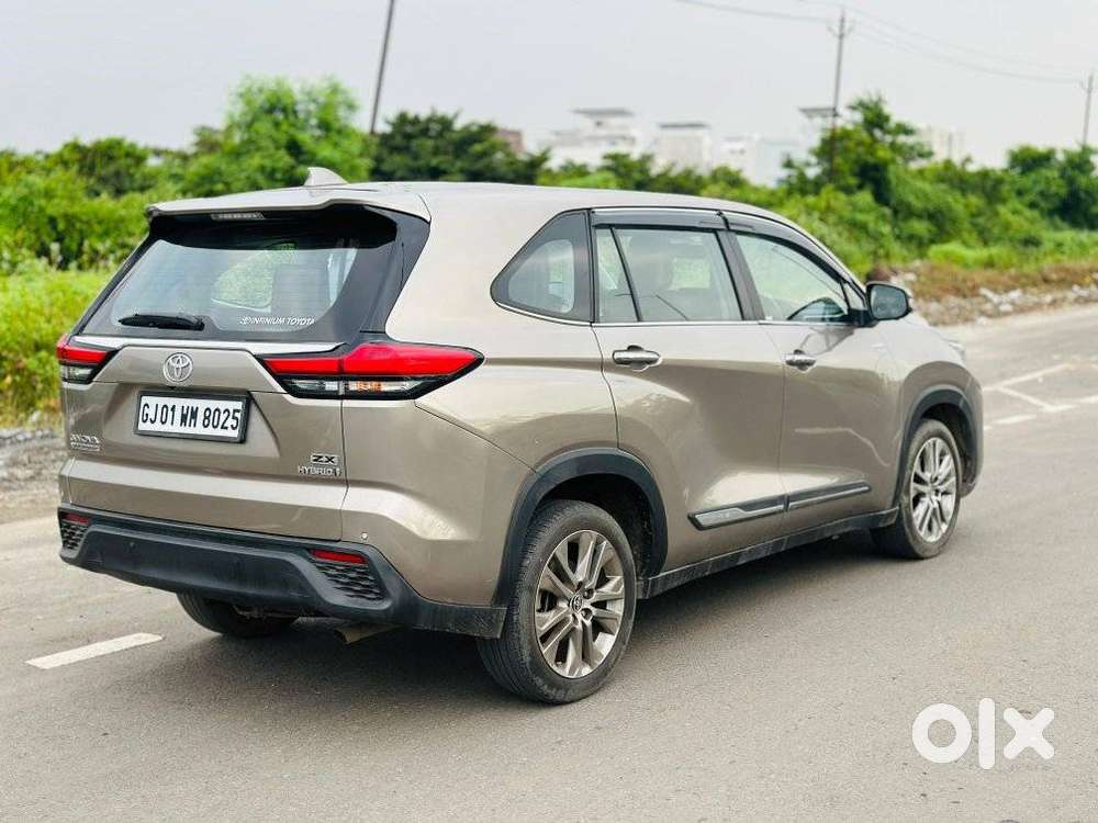 Toyota Innova Hycross 2.0 Zx (o) Hybrid 7 Str, 2023, Petrol