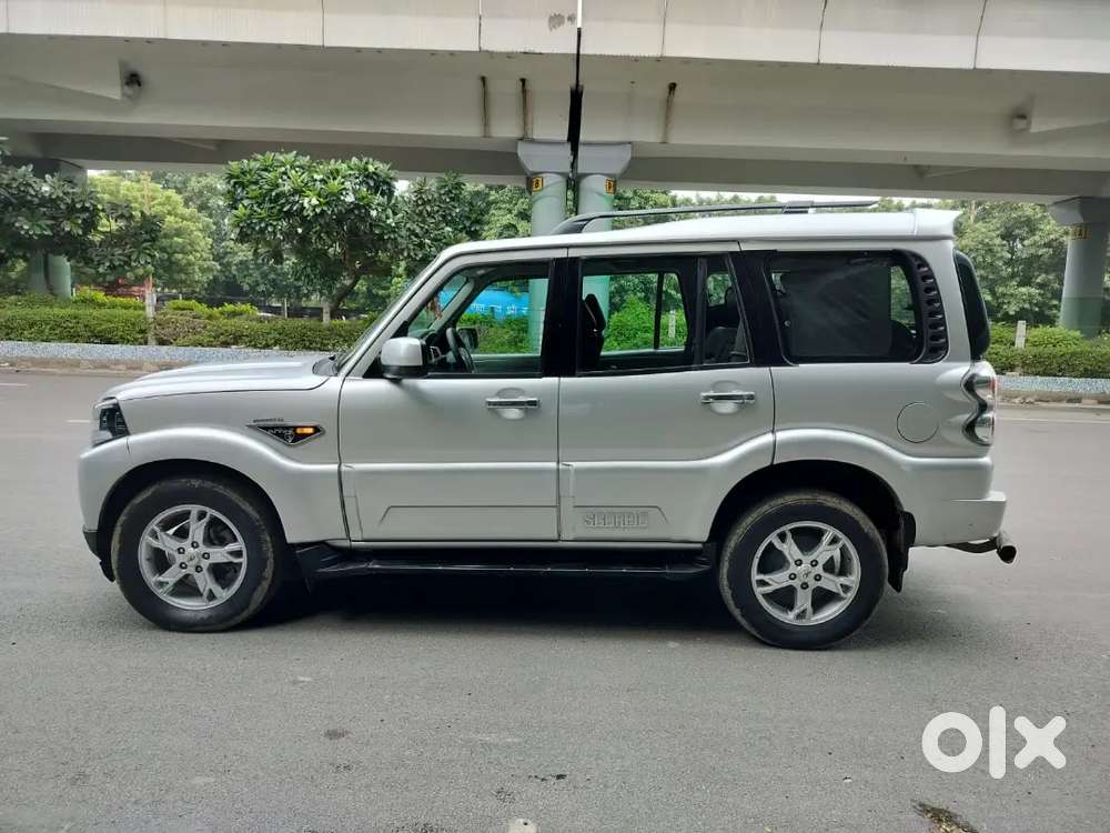 Mahindra Scorpio S10 2017