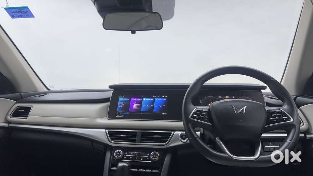 Mahindra Xuv700 2.0 Ax 7 Petrol At Str, 2022, Petrol