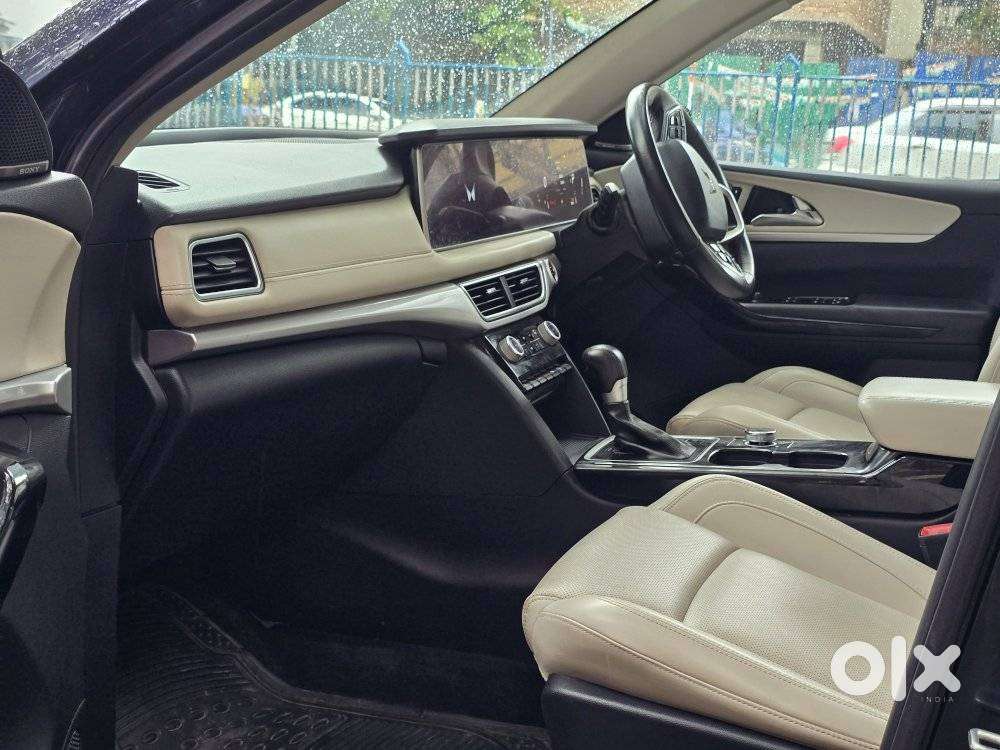 Mahindra Xuv700 2.0 Ax 7 Petrol At Luxury Pack Str, 2023, Petrol