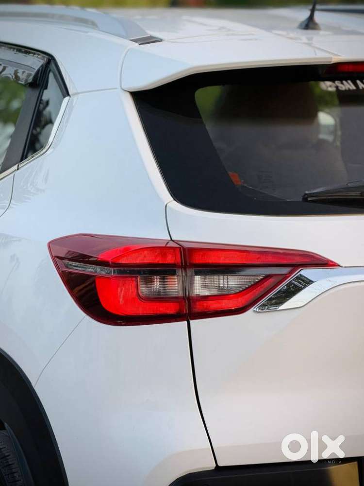 Nissan Magnite 1.0 Xv Executive, 2022, Petrol