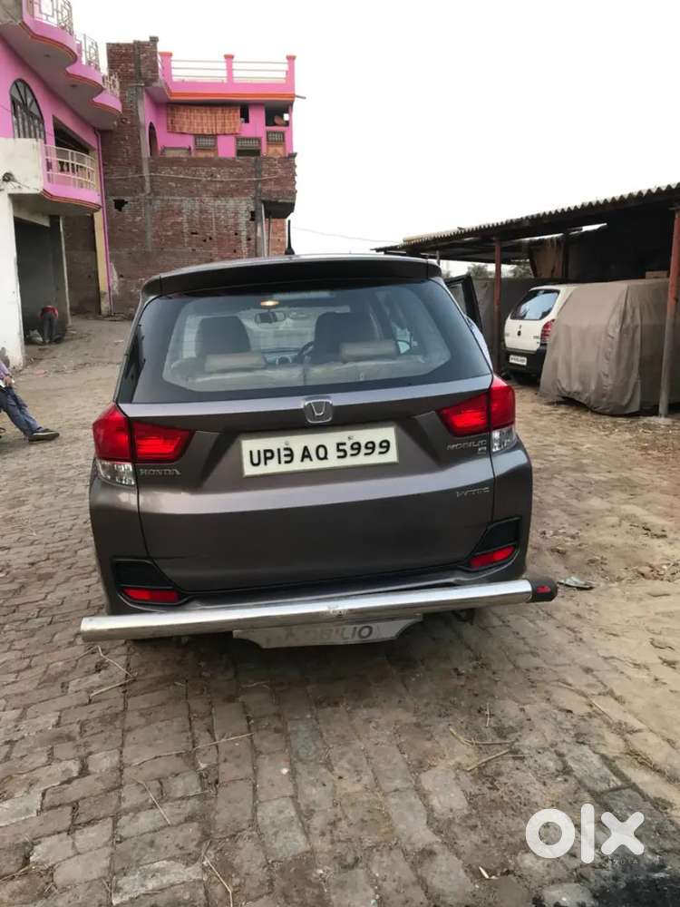 All New Honda Mobilio With One Hand Driven And Non Touched Engine.