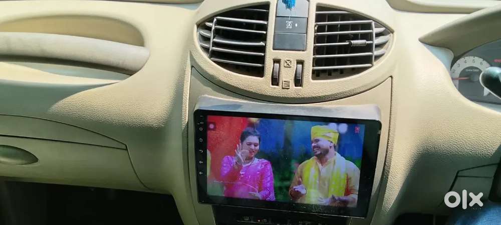 Mahindra Quanto 1.5 C6 2013 Diesel Rto Ballia Hai 7 Seater Car Hai
