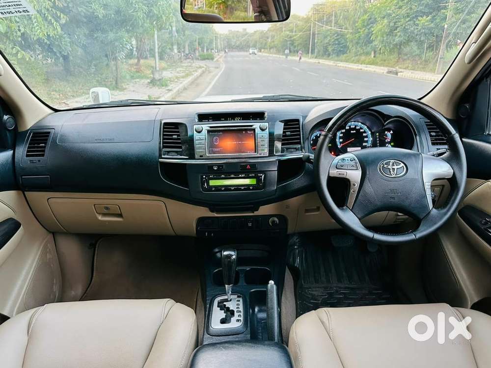 Toyota Fortuner Diesel 2014 Car Automatic / Well Mentioned/ New Tyre