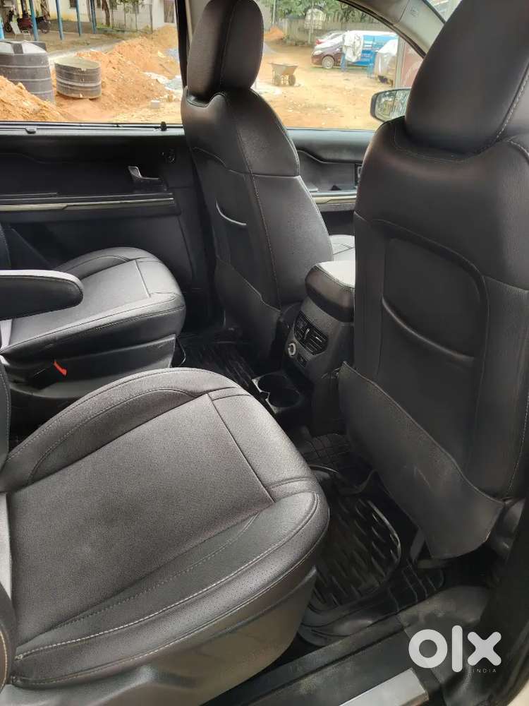Tata Hexa 2017 Pearl White Diesel  Automatic, 4x2 6 Seater. Top Model
