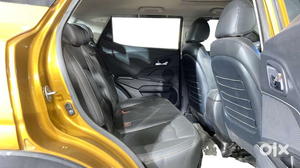 Mahindra Xuv300 W8 Option Dual Tone, 2023, Petrol