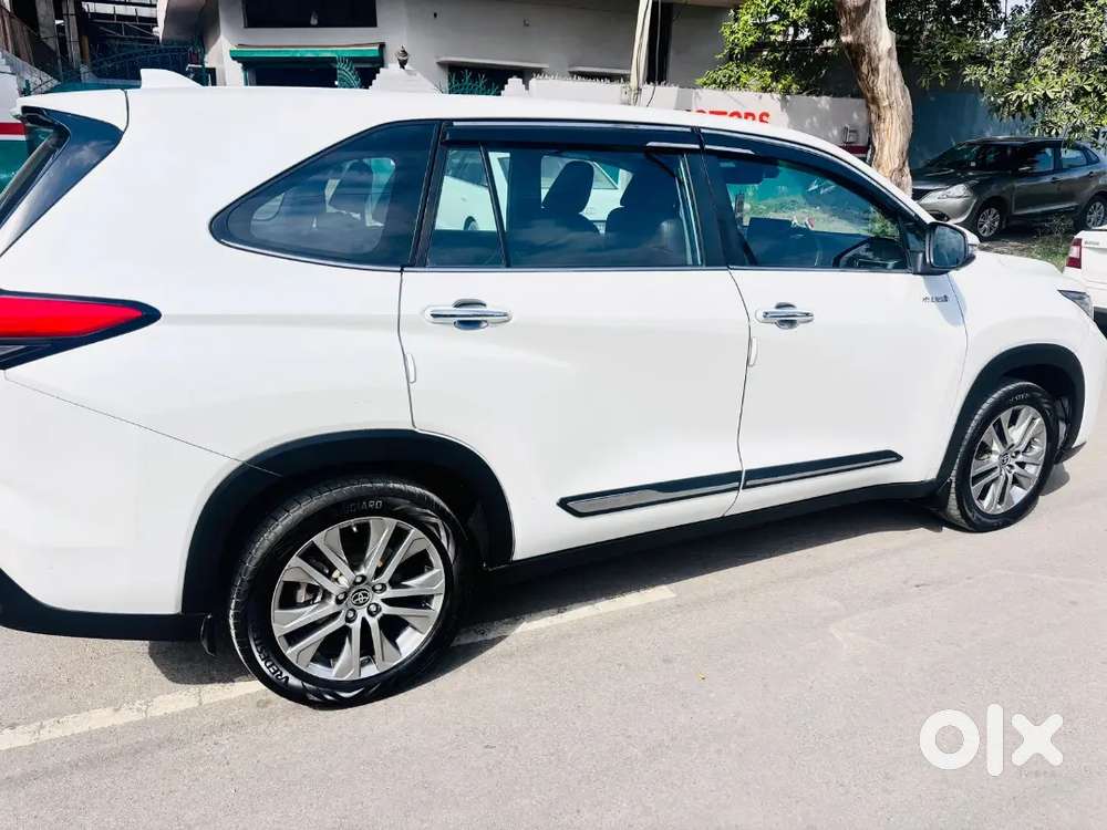 Toyota Innova Hycross 2024 Year
