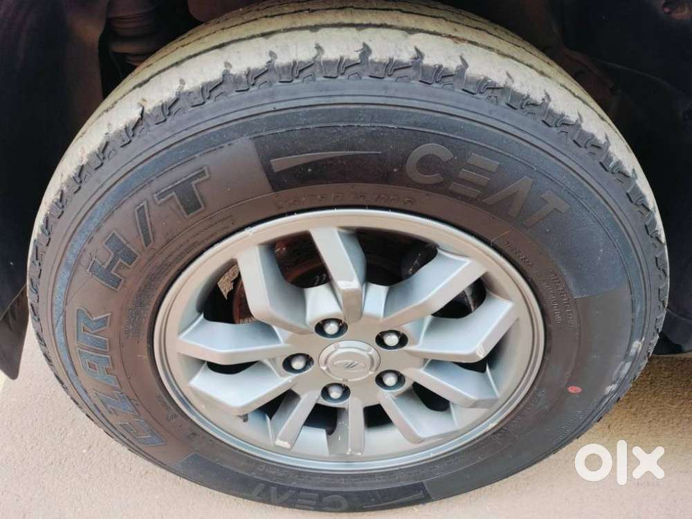 Mahindra Tuv 300 1.5 T10 (o) Amt, 2018, Diesel