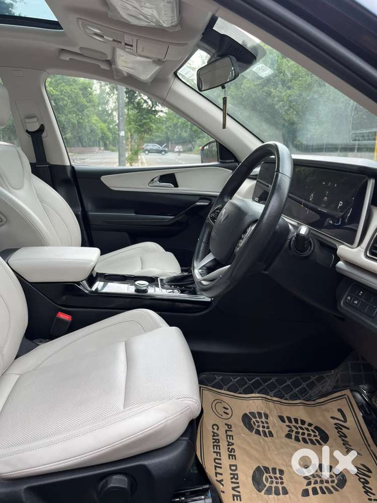 Mahindra Xuv700 2.0 Ax 7 Petrol At Luxury Pack Str, 2024, Petrol