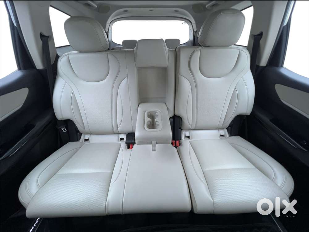 Mahindra Xuv700 2.0 Ax 7 Petrol At Str, 2022, Petrol