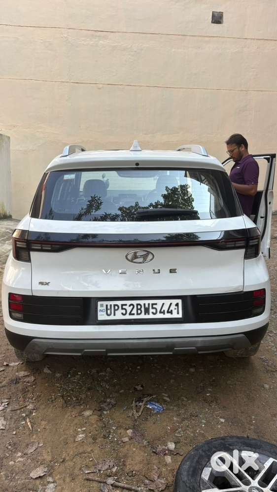 Hyundai Venue 1.5 Sx Diesel (2023 Model) Sale Karni Hai