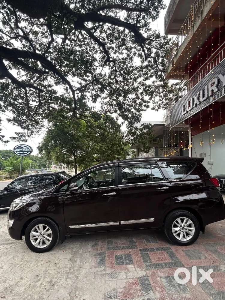 Toyota Innova Crysta 2017 Diesel Well Maintained