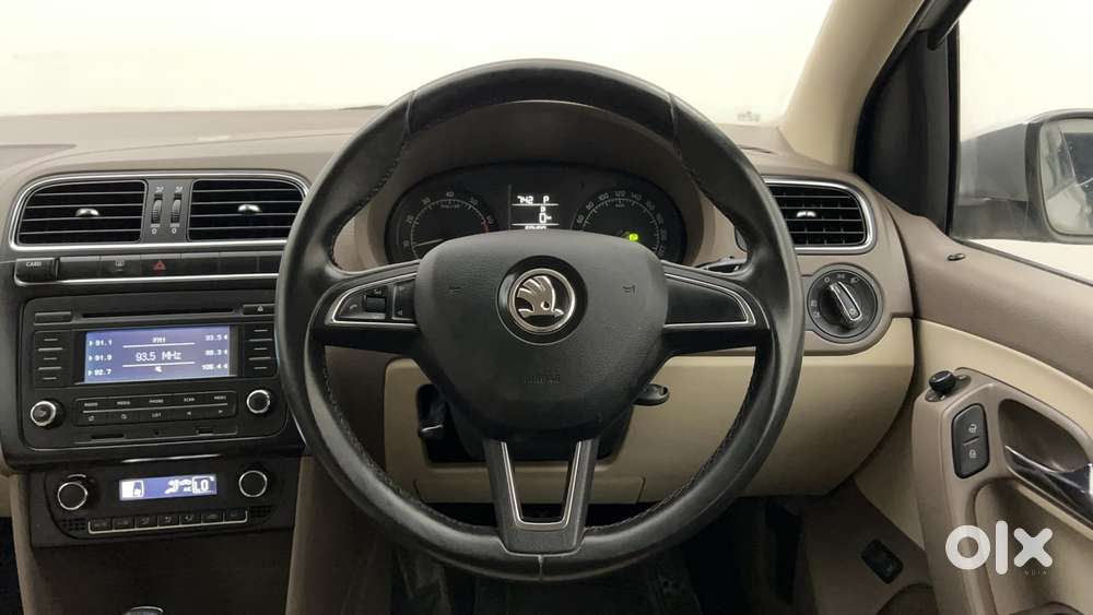 Skoda Rapid 1.6 Mpi At Style, 2016, Petrol