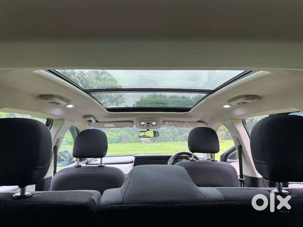 Mahindra Xuv700 Ax 5 Petrol Mt 7 Str (e), 2022, Petrol