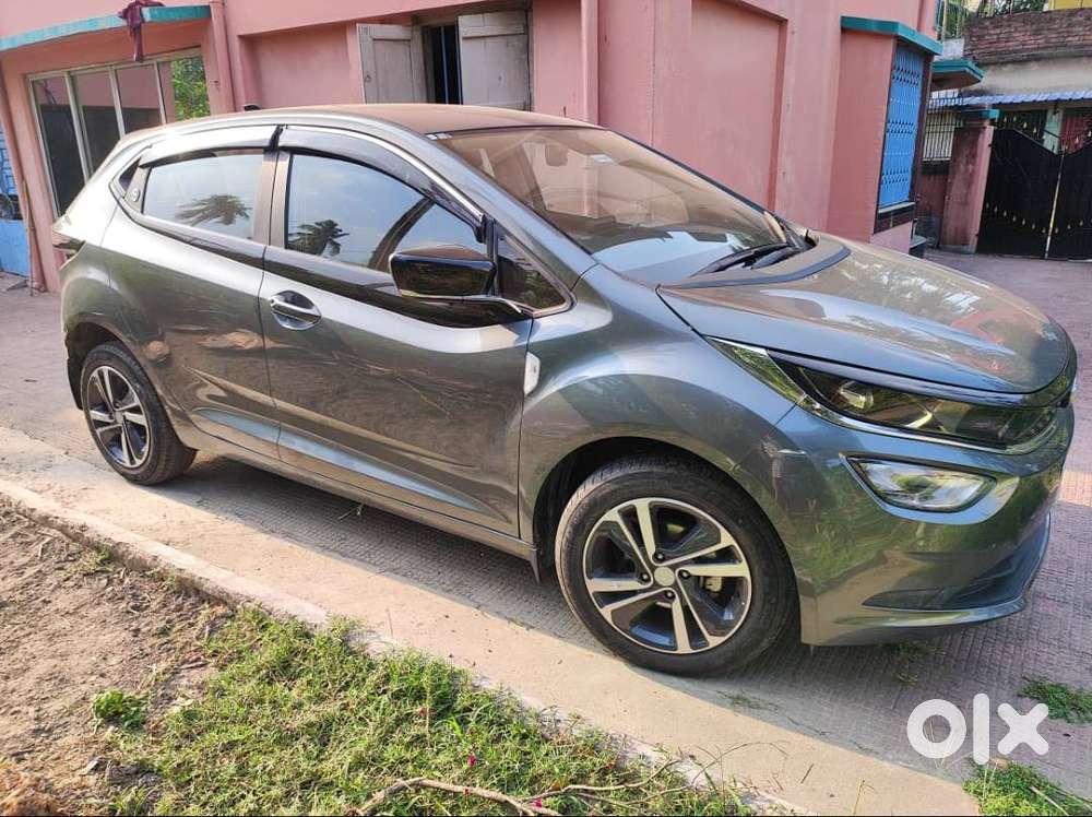 Tata Altroz Petrol With Sunroof In Good Condition
